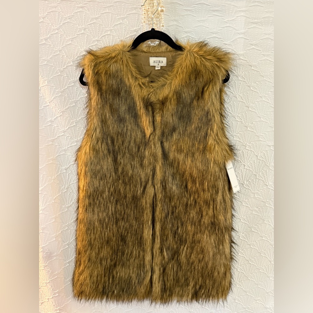 PRICE ⬇️  Aura Faux Fur Vest in Golden Brown